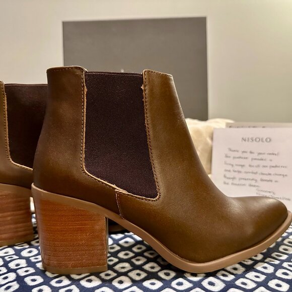 New! Nisolo Chelsea Boot in Chestnut Brown - Picture 2 of 6